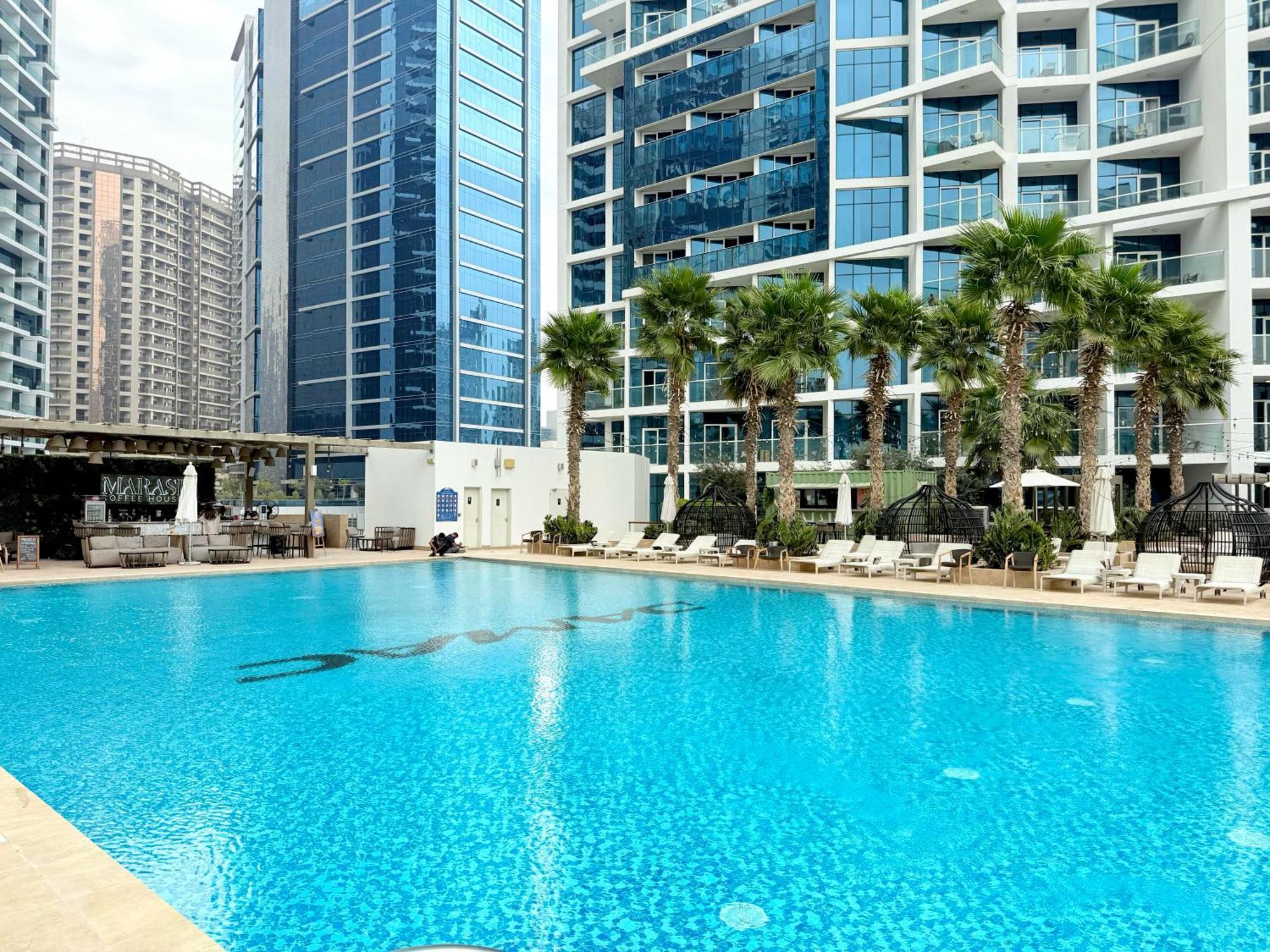 Canal-view Business Bay Apartment *